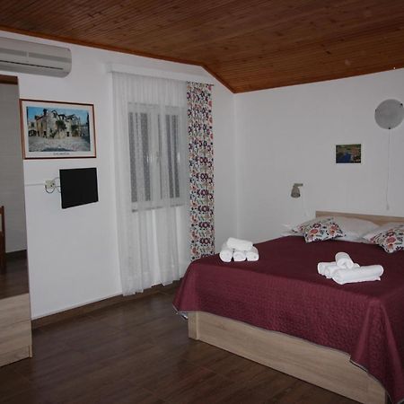 Apartmani Pavicic-Ivelja Stari Grad  Extérieur photo